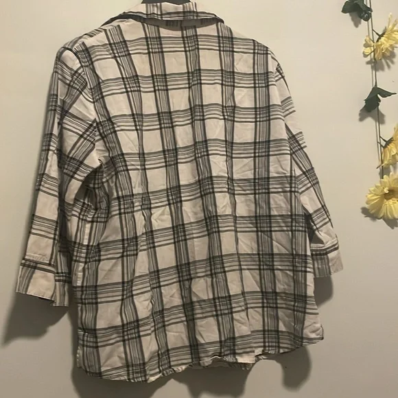 Alia button up - Picture 2 of 3